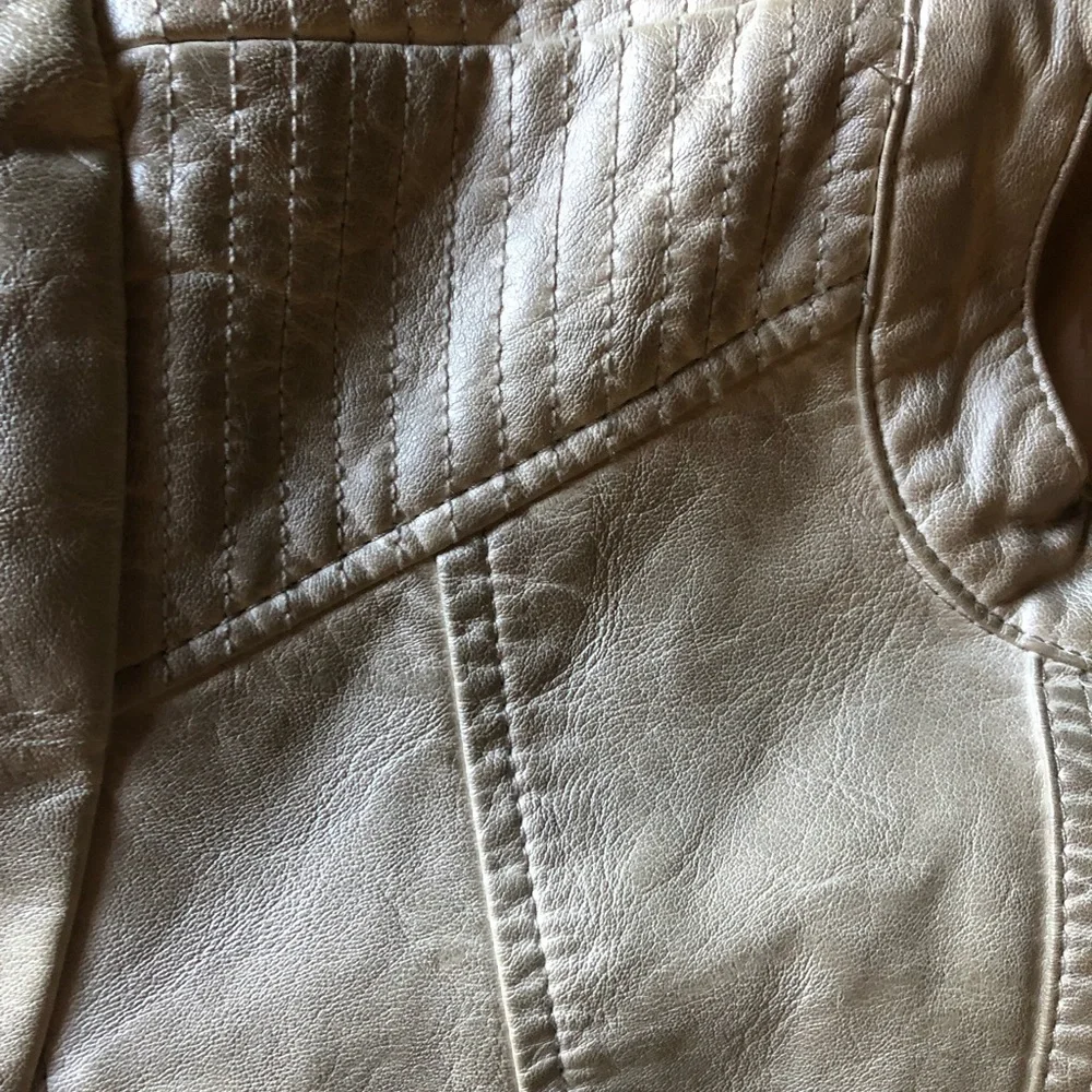 ♦️ Faux Leather Jacket - Picture 4 of 7